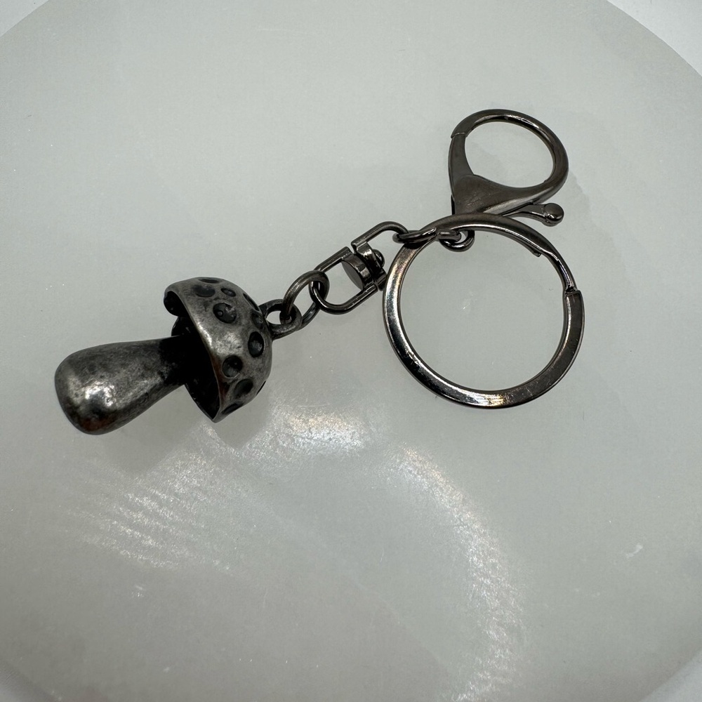 2/$20 Detailed Mushroom Keychain Vintage Style - Picture 3 of 9